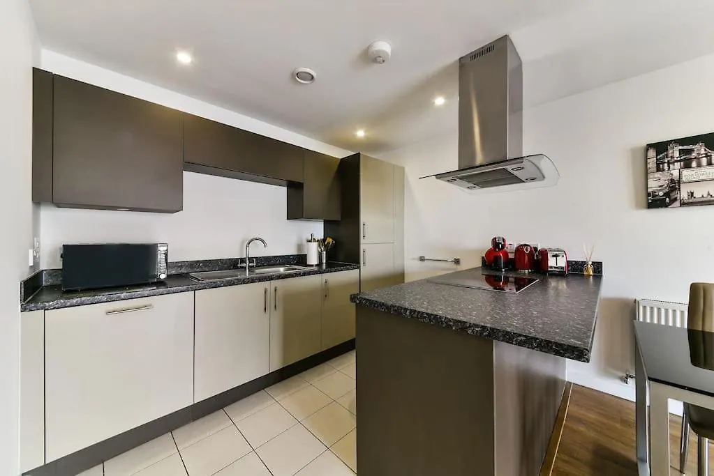 Amazing 2 Bed 2 Bath Flat In Canary Wharf London Apartment