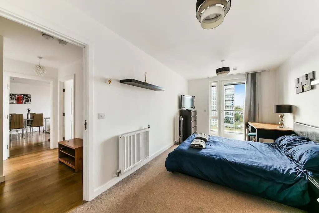 Amazing 2 Bed 2 Bath Flat In Canary Wharf London