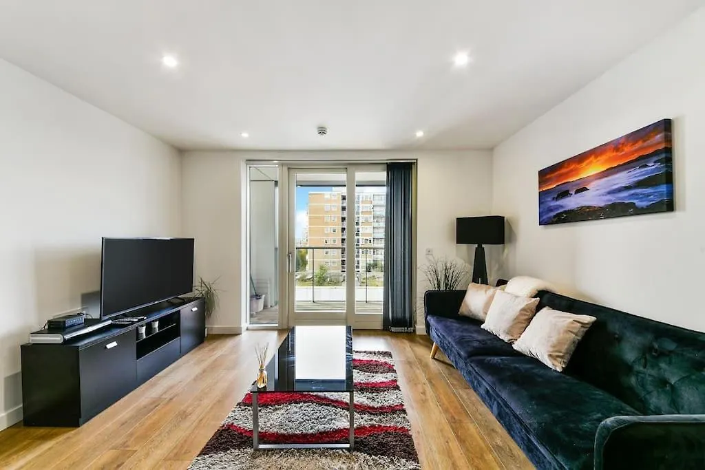 Amazing 2 Bed 2 Bath Flat In Canary Wharf Londra