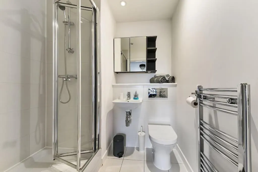 Amazing 2 Bed 2 Bath Flat In Canary Wharf Londra